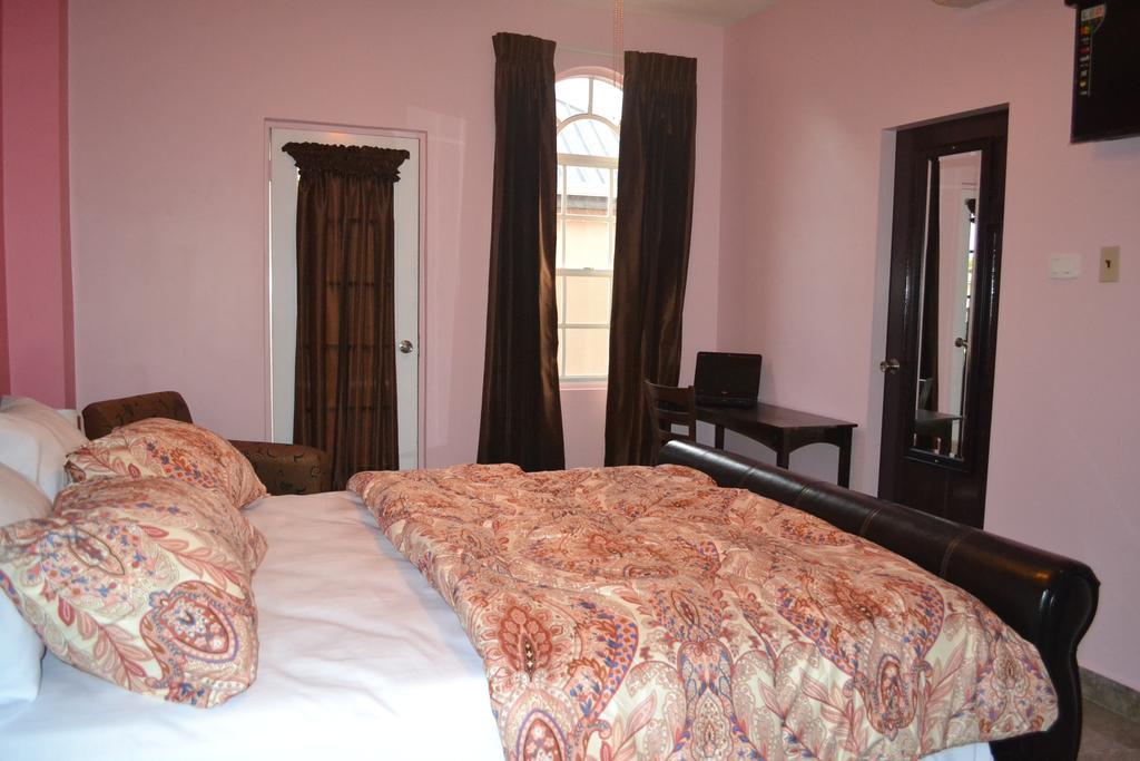 Montecristo Inn Piarco Экстерьер фото